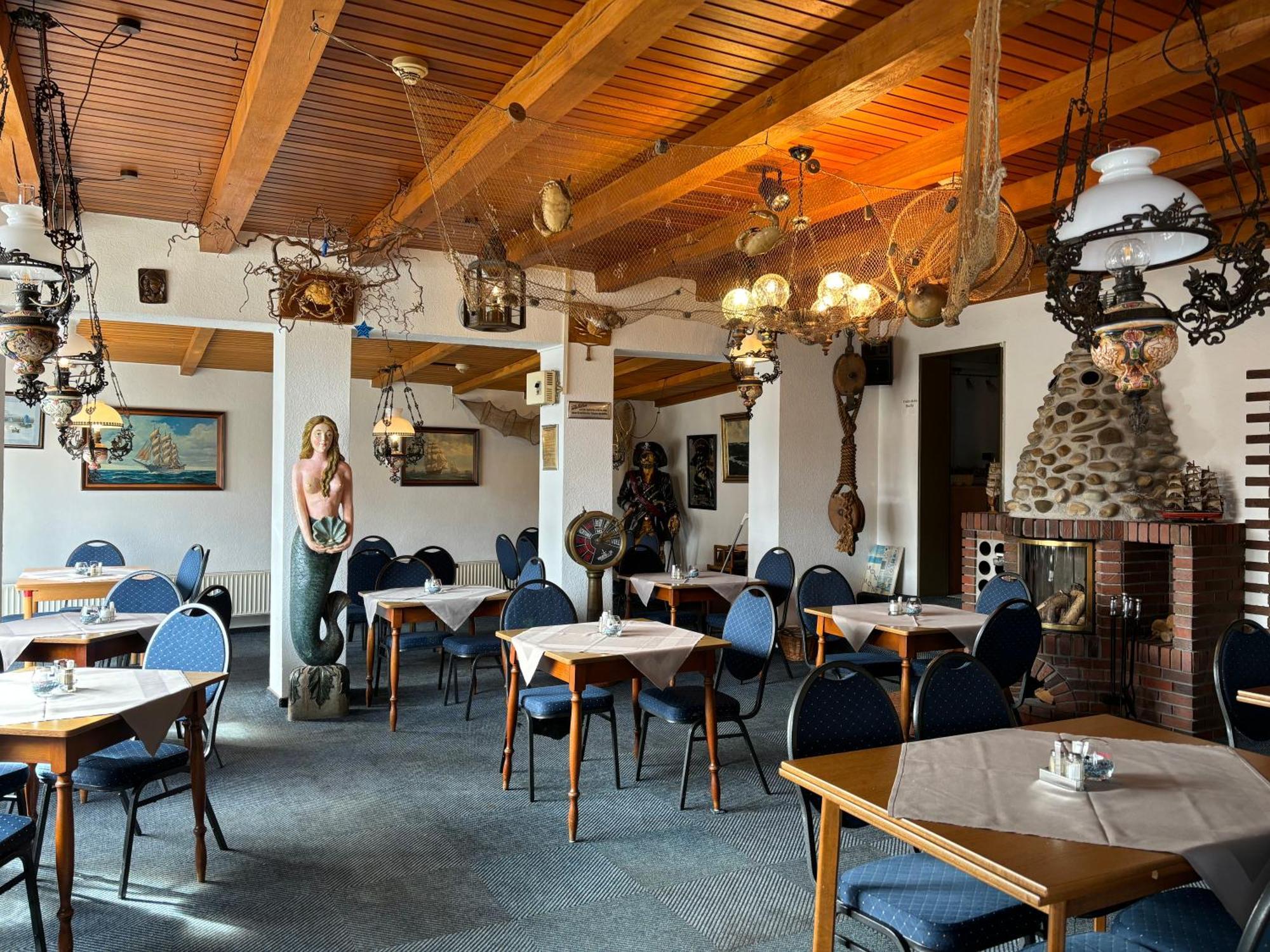 Hotel-Restaurant Cafe Caro Carolinensiel Extérieur photo